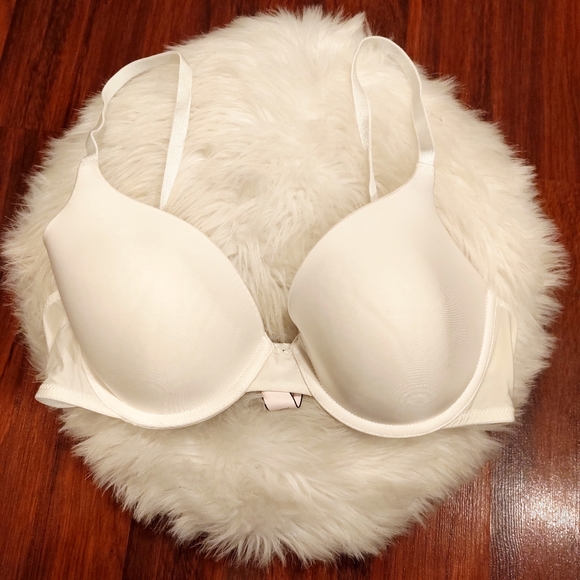 Victoria's Secret Other - Victoria's Secret Perfect Coverage White